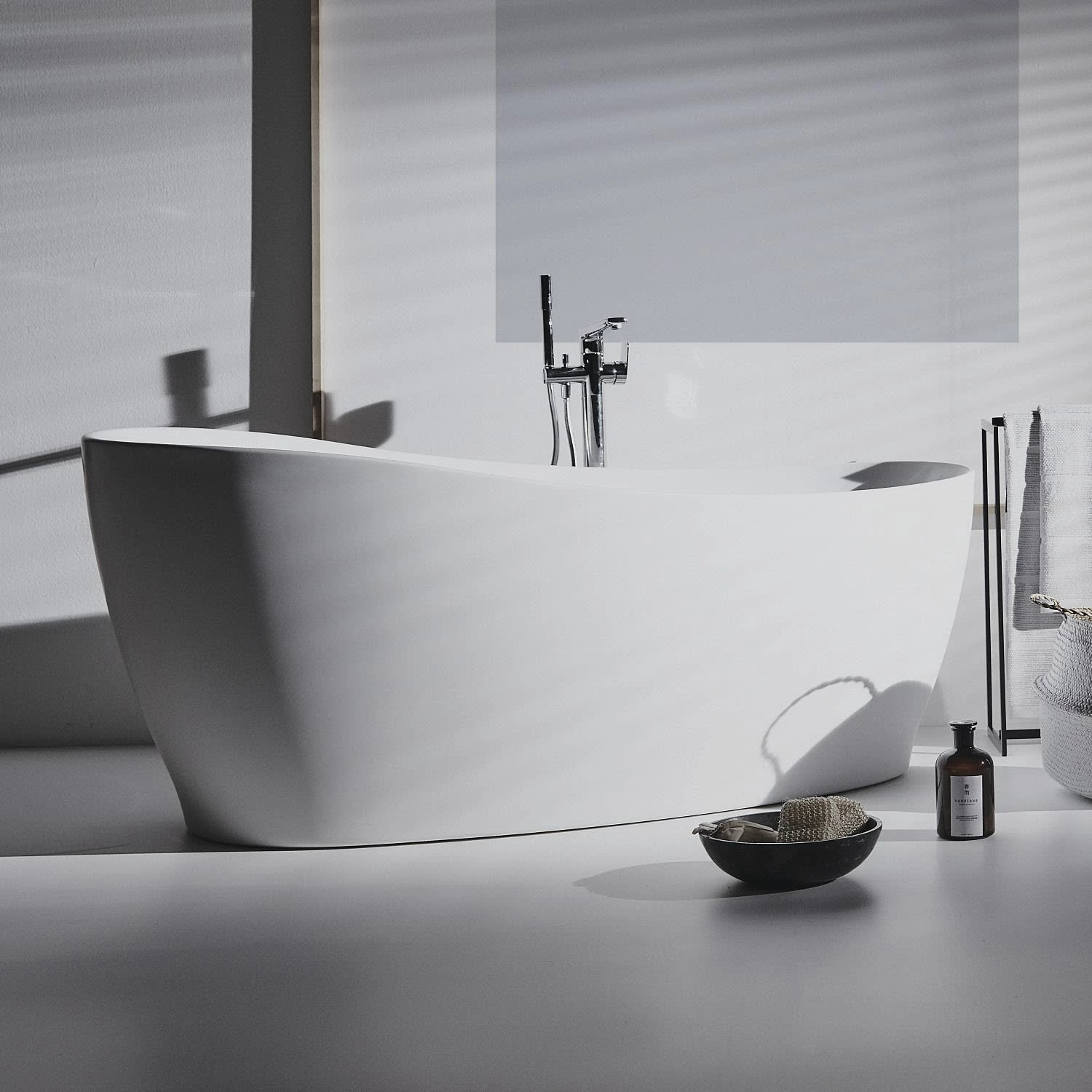 Ideal Standard Around Freistehende Körperform-Badewanne 180 X 85 Cm, Inkl. Ab- Und Überlauflaufgarnitur 5 Ideal Standard Around Freistehende Körperform-Badewanne 180 X 85 Cm, Inkl. Ab- Und Überlauflaufgarnitur – Bild 3